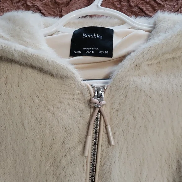 Sweater - Picture 4 of 4